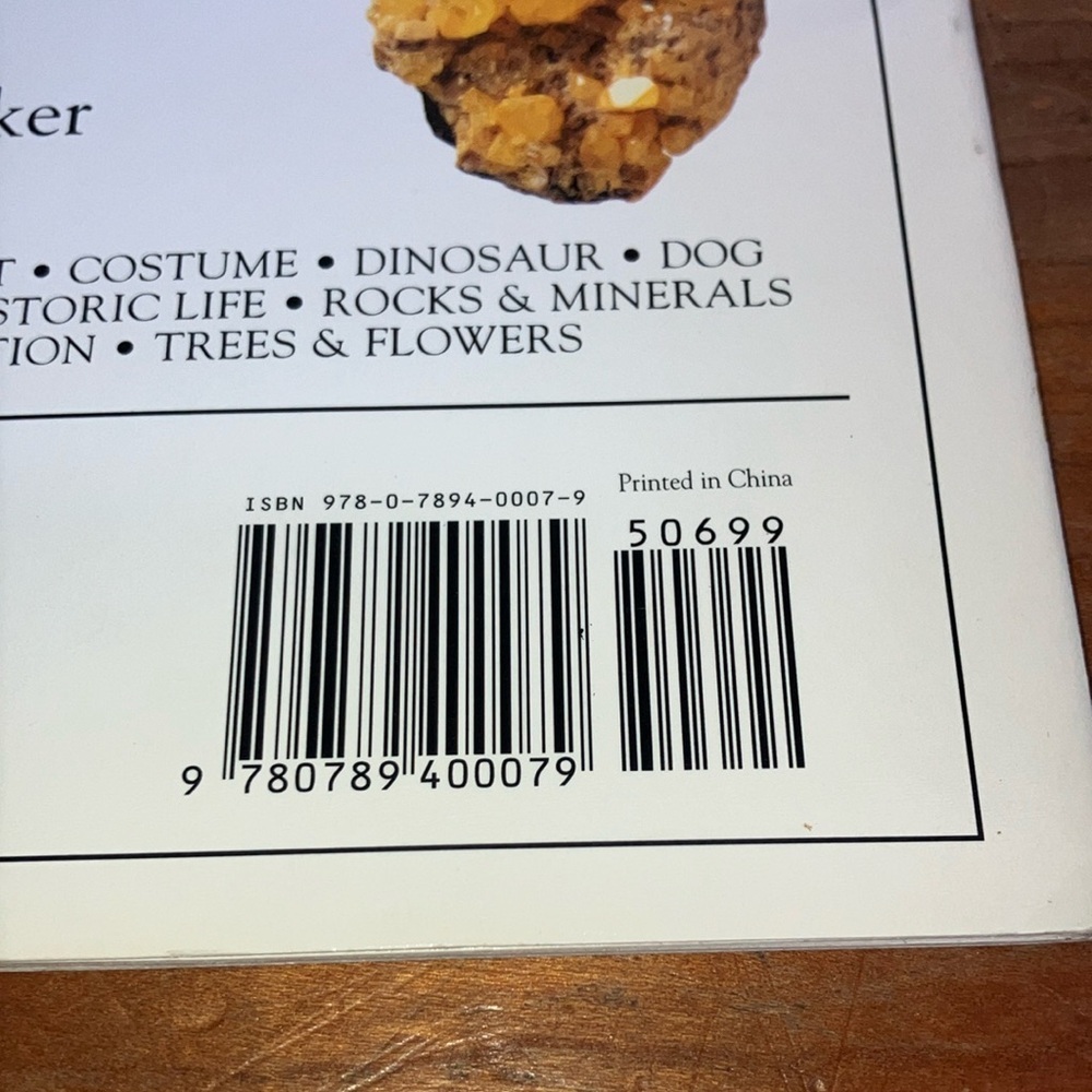 The Ultimate Rocks & Minerals Sticker Book - Picture 2 of 16